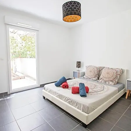 Le P'tit Rimbaud, 6 Pers, Parking Privé, Jardin,wifi Appartement *